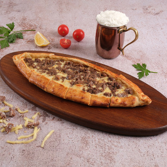 Kavurmalı Kaşarlı Pide görseli