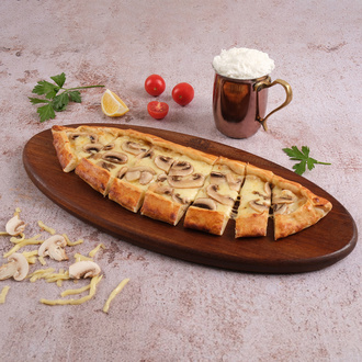 Mantarlı Kaşarlı Pide görseli