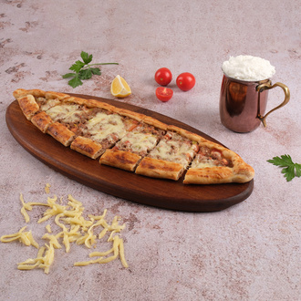 Kıymalı Kaşarlı Pide görseli