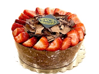 Çikolatalı Çilekli Pasta (8 Kişilik) görseli