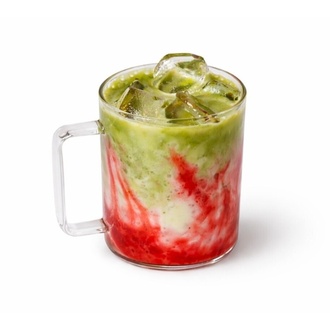 Iced Strawberry Matcha Latte görseli
