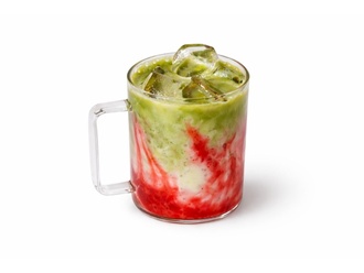 Iced Strawberry Matcha Latte görseli