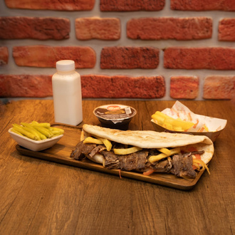Mega Odun Ateşinde Tırnaklı Pide Et Döner (70Gr.) görseli