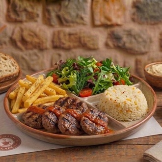 Salatalı Köfte Tabağı görseli