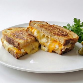 Üç Peynirli Tost görseli