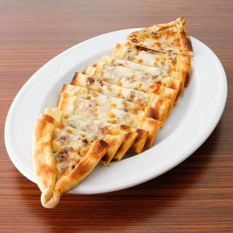 Kavurmalı Kaşarlı Pide görseli