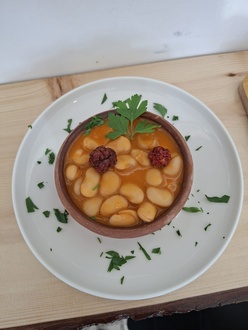 Güveçte Pişmiş Kuru Fasulye (Güveçte Gönderilir) görseli