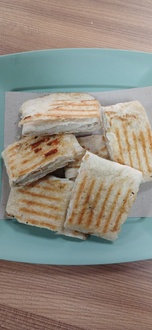 Lavaş Dana Sucuk Kaşarlı Tost görseli