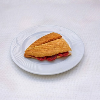 Yarım Ekmek Arası Sucuklu Tost görseli