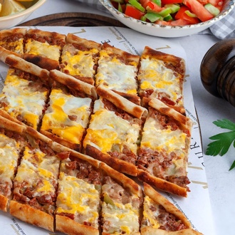 Kuşbaşılı & Kaşarlı & Yumurtalı Pide görseli