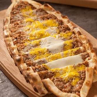 Kıymalı & Yumurtalı Pide görseli