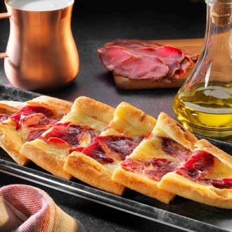 Pastırmalı & Kaşarlı & Yumurtalı Pide görseli