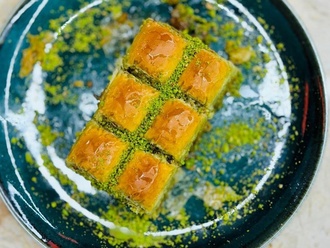 Fıstıklı Özel Baklava (500 Gr.) görseli