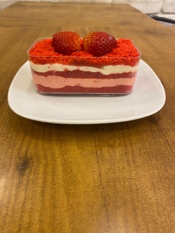 Çilekli Cup görseli