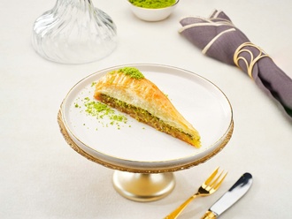 Fıstıklı Havuç Dilim Baklava (500 Gr.) görseli