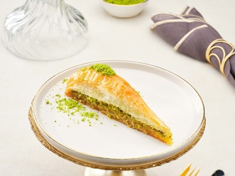 Fıstıklı Havuç Dilimi Baklava (1 Kg.) görseli
