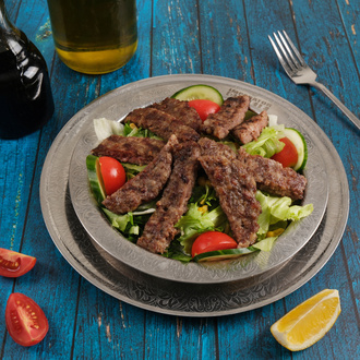 Köfteli Salata görseli