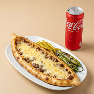 Kuşbaşılı Kaşarlı Pide +Coca-cola 330Ml görseli