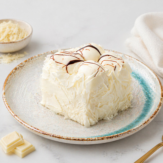 Beyaz Profiterollu Mono Pasta görseli
