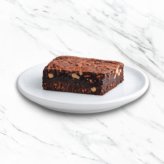 Yoğun Çikolatalı, İçi Yumuşak Brownie Ve Çıtır Ceviz Parçalarıyla Hazırlanan Bir Tatlı. (~450 Kcal) görseli