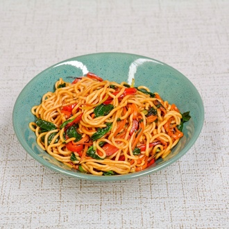 Sebzeli Noodle görseli