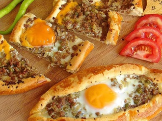 Kıymalı Yumurtalı Pide görseli