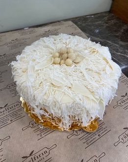 8-10 Kişilik Muz Fındıklı Pasta görseli