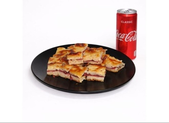 Pastırmalı Kaşarlı Su Böreği (250 Gr.)+ Coca Cola (330 Ml.) Menü görseli