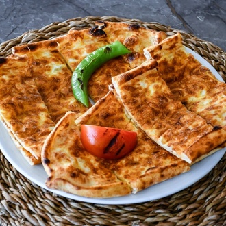 Kaşarlı Yumurtalı Pide görseli