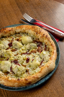 Pestolu-enginarlı Pizza görseli