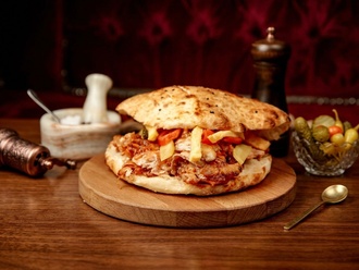 Tombik Ekmek Arası Tavuk Döner görseli