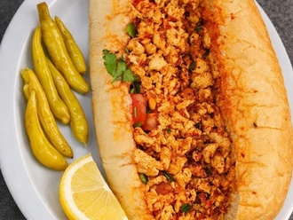 Ekmek Arası Tavuk Tantuni görseli