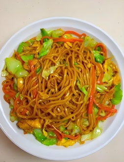 Sebzeli Noodle görseli
