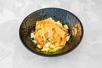 Tavuklu Sezar Salata görseli