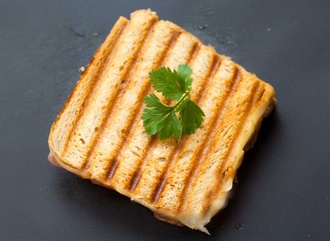 Kepek Ekmekli Beyaz Peynirli Sebzeli Tost görseli