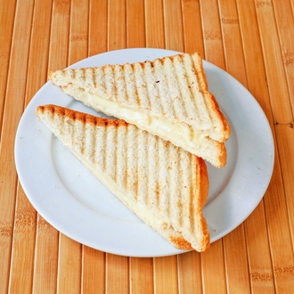 Beyaz Peynirli Sebzeli Tost görseli