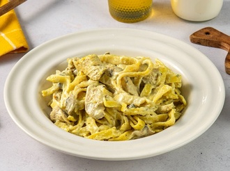 Tagliatelle Fettuccine Alfredo görseli