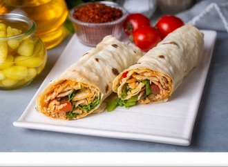 Yufka Ekmeğine Tavuk Döner görseli