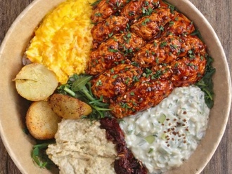 Sriracha Soslu Tavuklu Bowl görseli