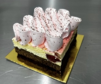 Çilekli Brownie Cheesecake görseli