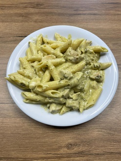 Penne Makarna Pesto Soslu Tavuk görseli