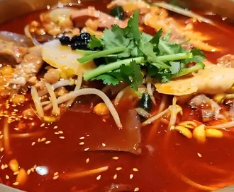 Acılı Sichuan Karışık Tencere görseli