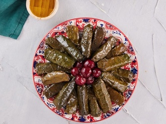Zeytinyağlı Vişneli Yaprak Sarma görseli