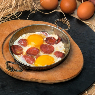 Sahanda Sucuklu Yumurta görseli