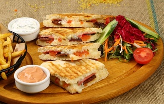 Fethiye Tulum Peynirli Bazlama Tost & Patates Kızartması görseli