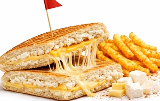 Beş Peynirli Bazlama Tost & Patates Kızartması görseli