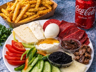 Etli Kahvaltı Tabağı (Patates + Kola) görseli