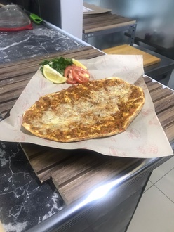 Kaşarlı Lahmacun görseli