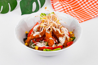 Çıtır Tavuklu Salata görseli