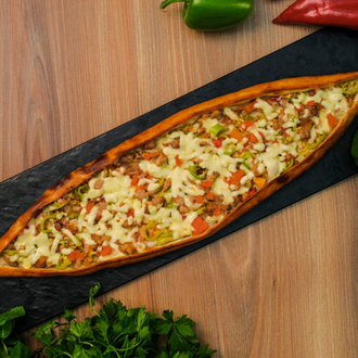 Samsun Tavuklu Kaşarlı Pide görseli
